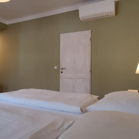Sabines Apartments Ferienwohnungen Frauenkirchen Bagian luar foto