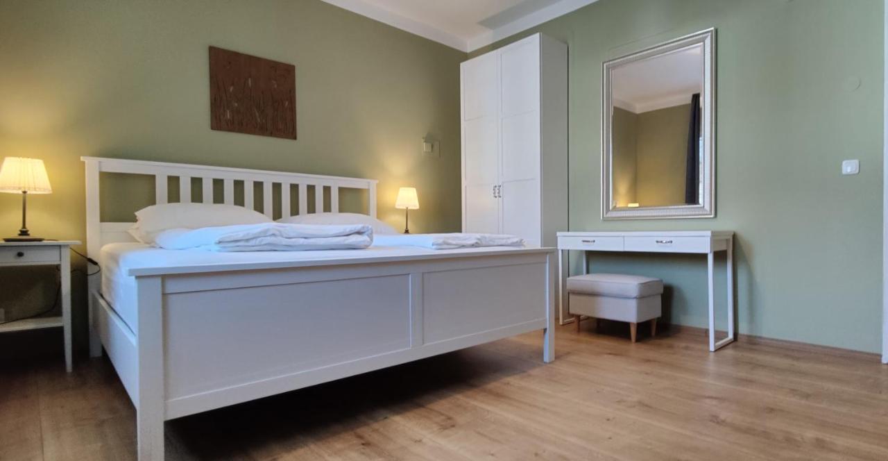 Sabines Apartments Ferienwohnungen Frauenkirchen Bagian luar foto