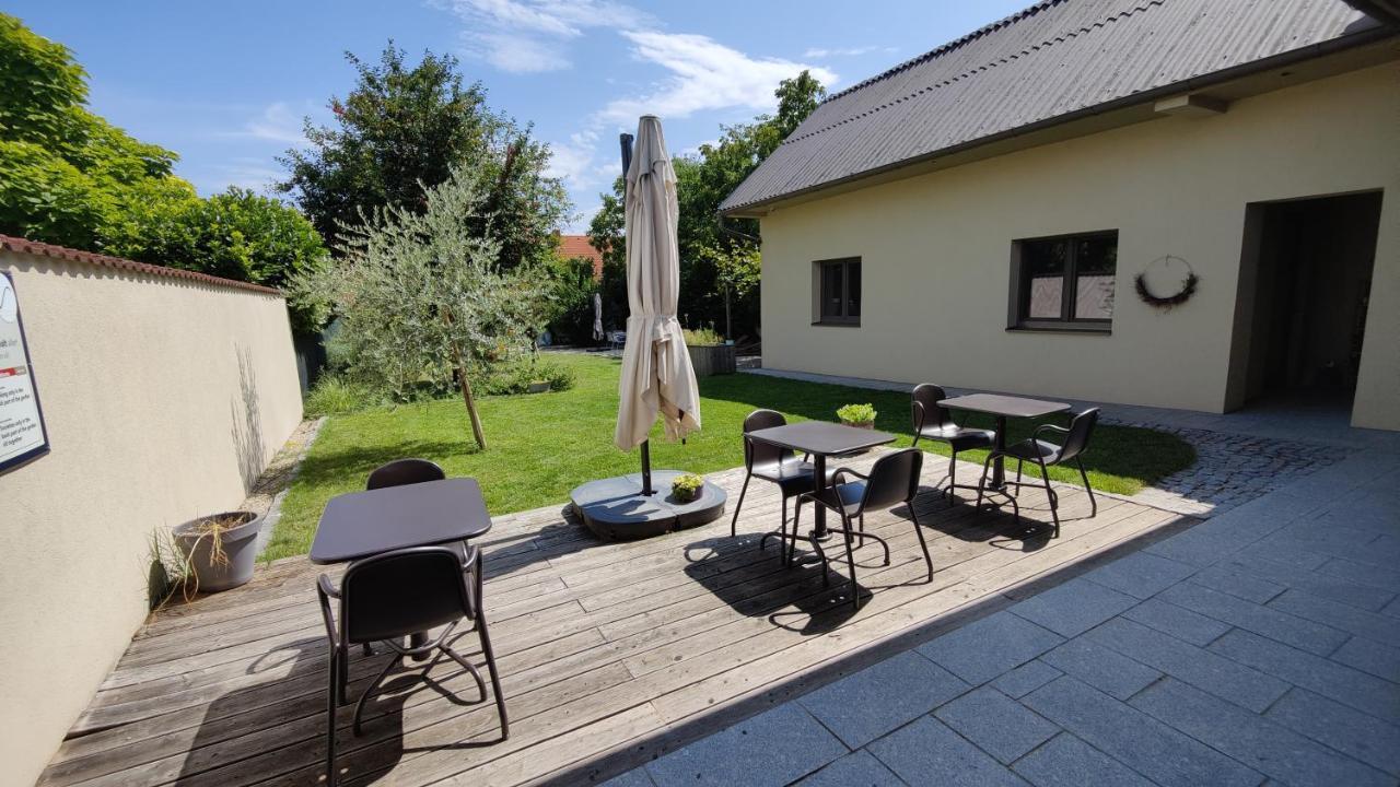 Sabines Apartments Ferienwohnungen Frauenkirchen Bagian luar foto