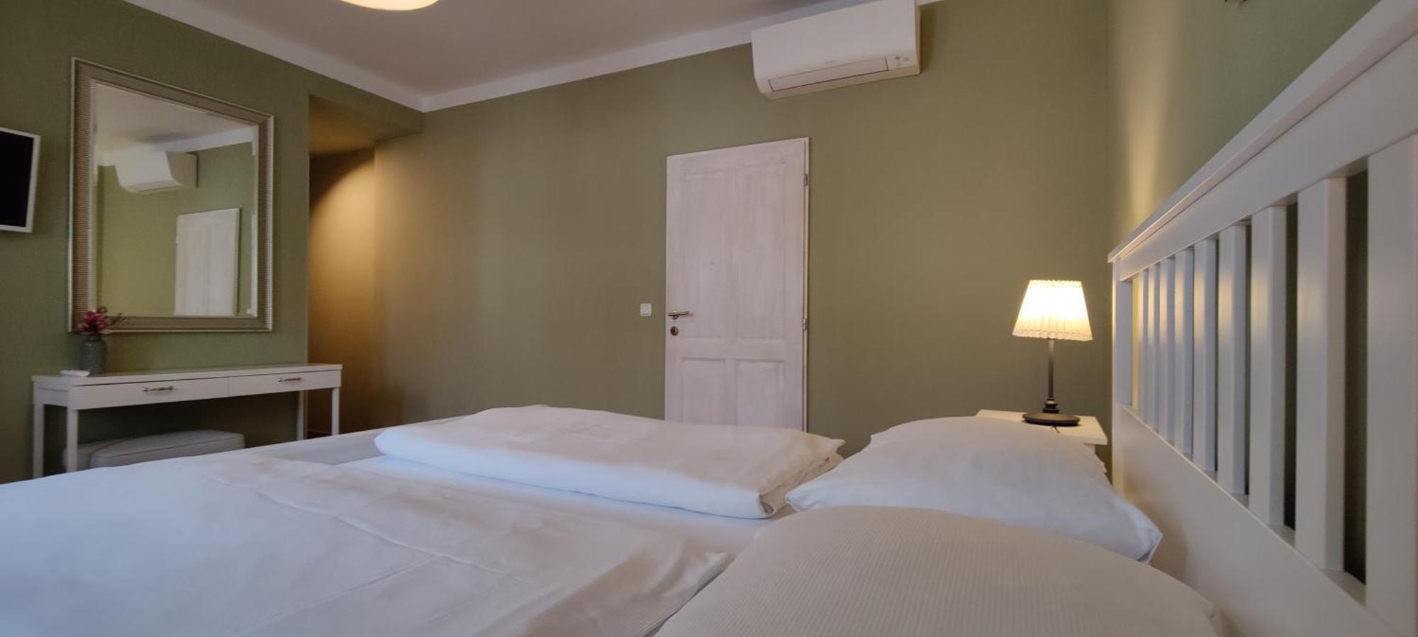 Sabines Apartments Ferienwohnungen Frauenkirchen Bagian luar foto