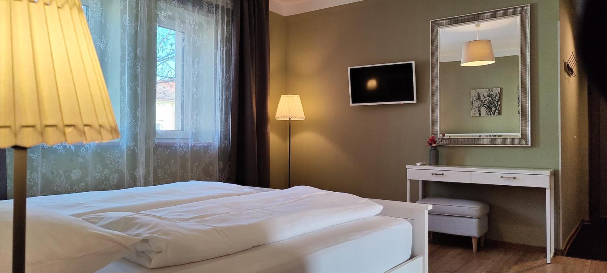 Sabines Apartments Ferienwohnungen Frauenkirchen Bagian luar foto