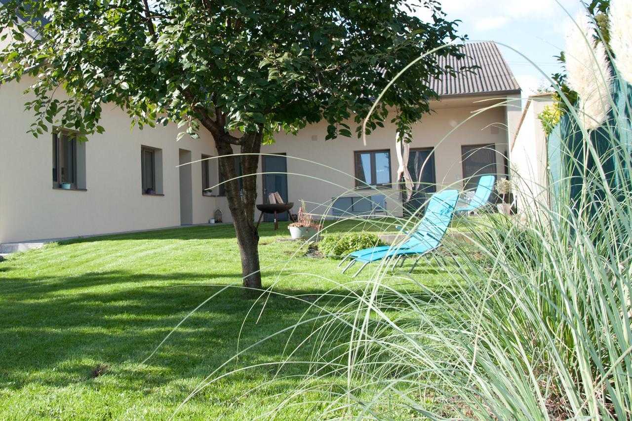 Sabines Apartments Ferienwohnungen Frauenkirchen Bagian luar foto