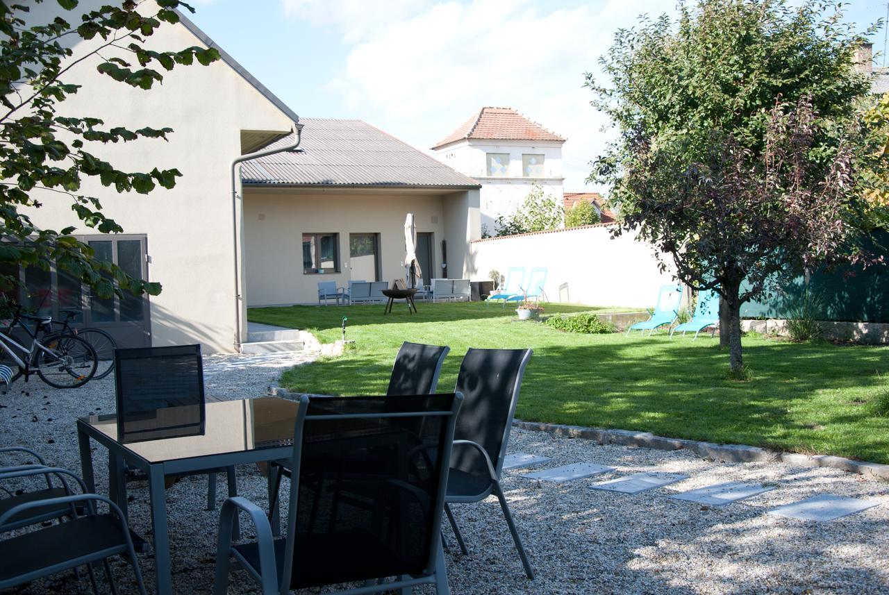 Sabines Apartments Ferienwohnungen Frauenkirchen Bagian luar foto