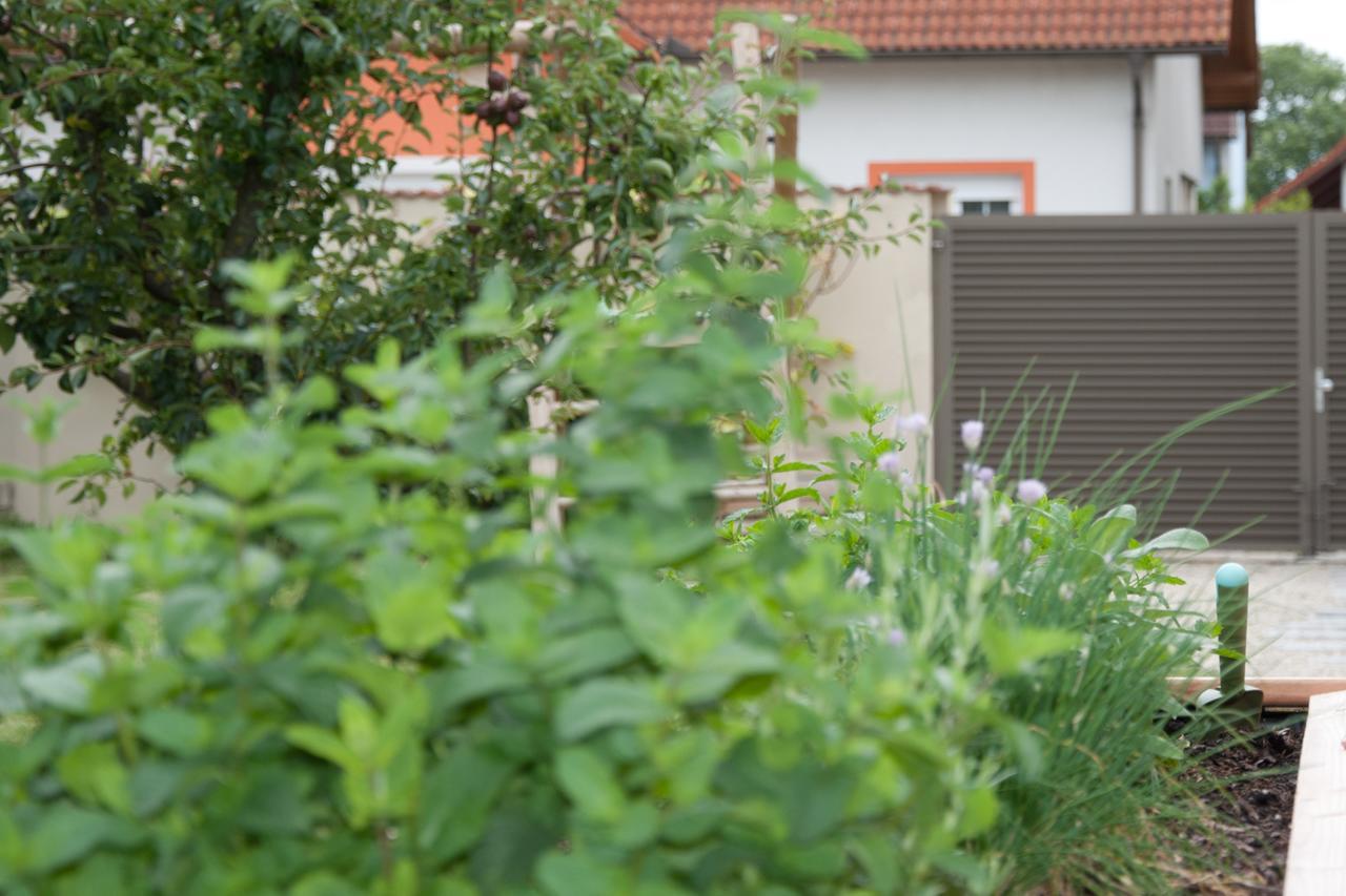 Sabines Apartments Ferienwohnungen Frauenkirchen Bagian luar foto